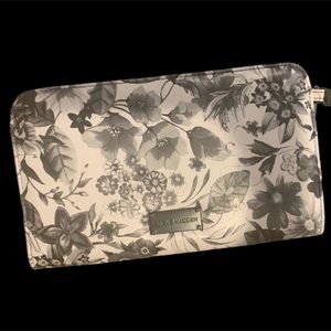 Steve madden clutch/wristlet